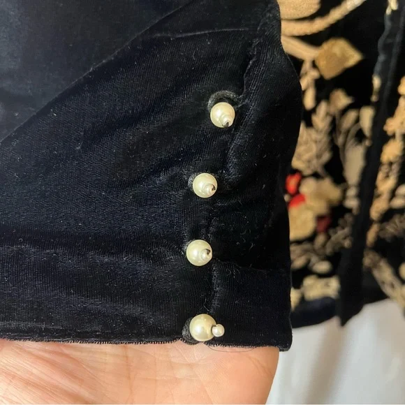 Agha Noor black and gold embroidered Top with Gold and Red Embroidery size S - Picture 5 of 10